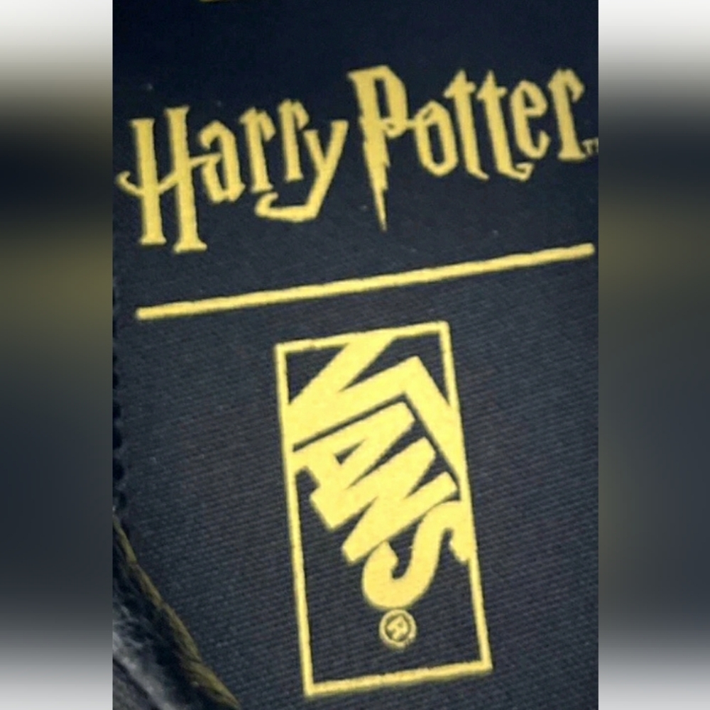 VANS Size 8 Womens or 6.5 Mens Harry Potter shoes Sneakers Golden Snitch Skate - Picture 6 of 6